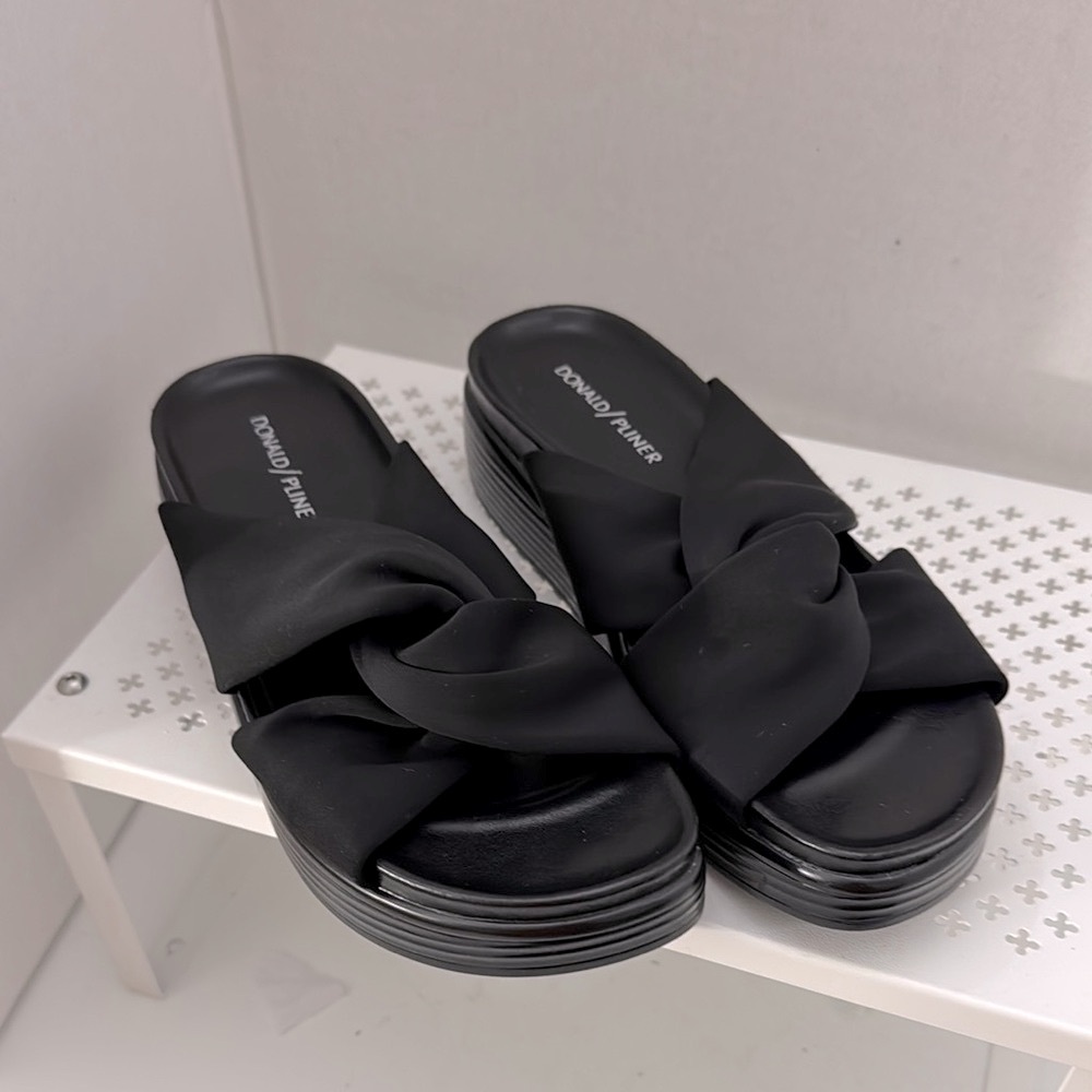 Donald J. Pliner Women's Black Slide Sandals